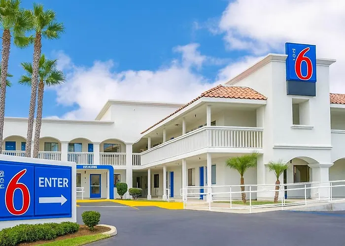 Pet Friendly hotel: Motel 6-Carlsbad, Ca Beach