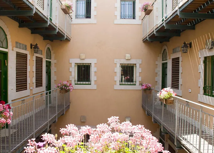 The Market Courtyard - Suites Hotel