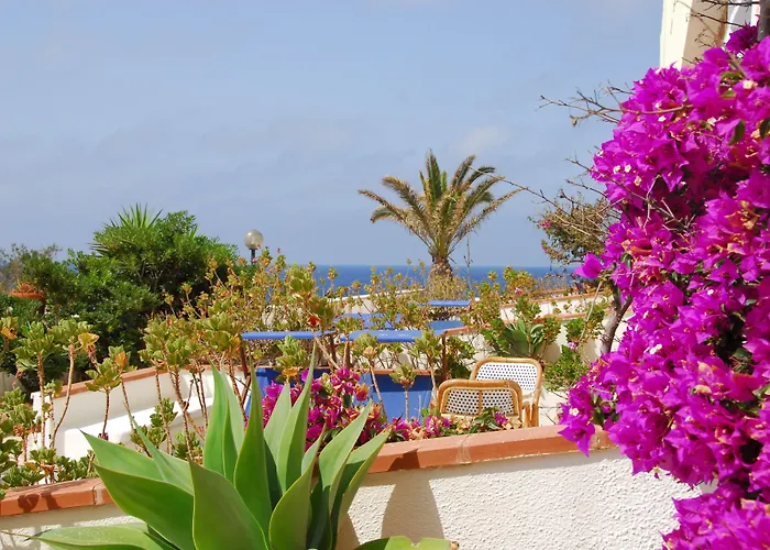 Hotel Il Faro Della Guitgia Tommasino