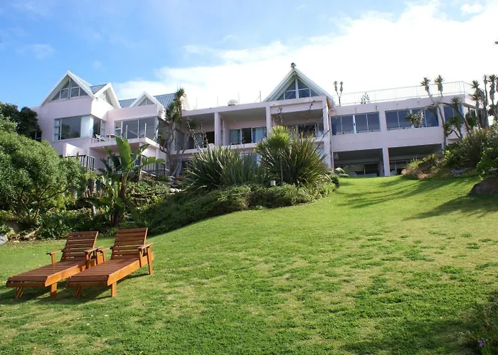 The Pink Lodge On The Beach