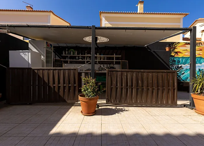 Pineapple Surf House