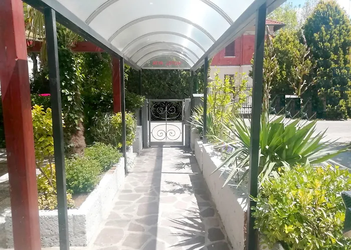 Cheap hotel: Hotel Rita