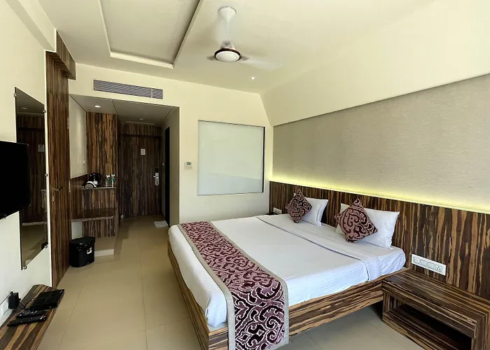 Hotel Grand Parivaar