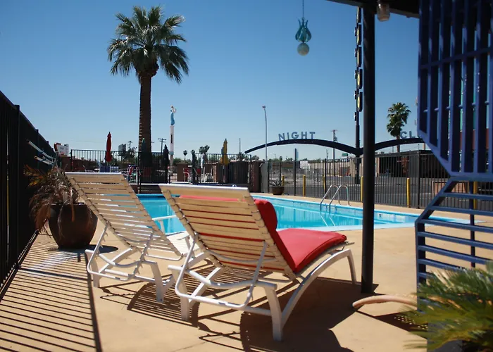 Motel: Desert Hills Motel