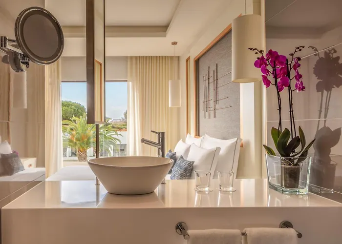 Hotel with view: Tivoli Carvoeiro