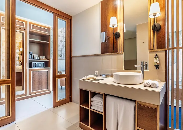 Wine & Books By The Sea, Algarve Resort