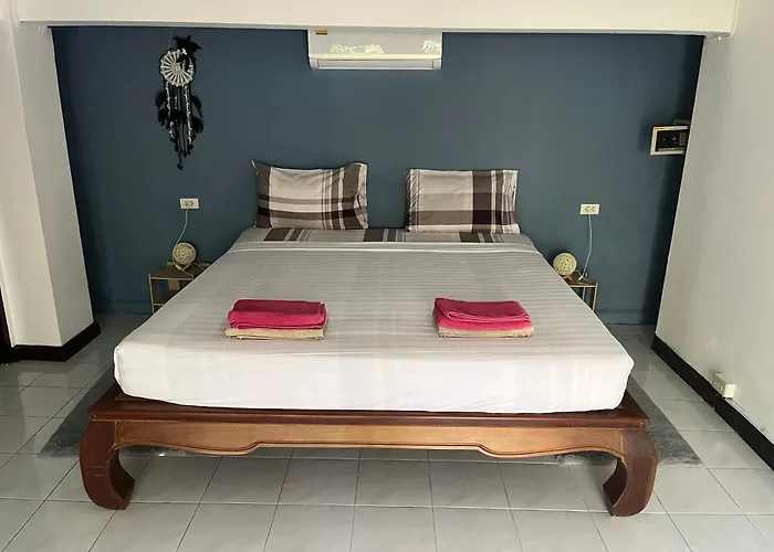 Pink House Guest House Lamai - Pool & Sea View