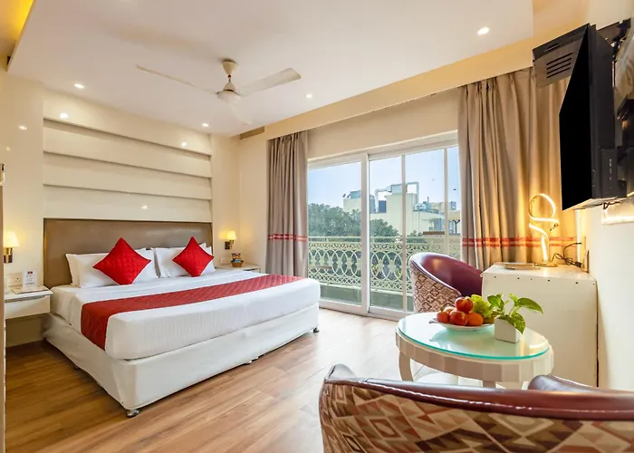 Picasso Prive Naraina Delhi - Couple Friendly Local Ids Accepted