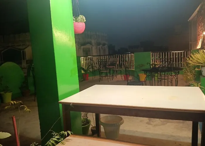 Guests house Sandhya Guest House Varanasi Near Ganga River