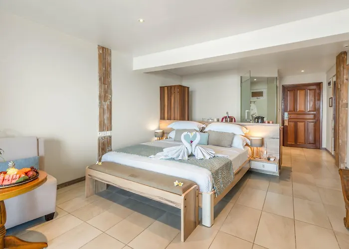 Le Peninsula Bay Beach Resort & Spa