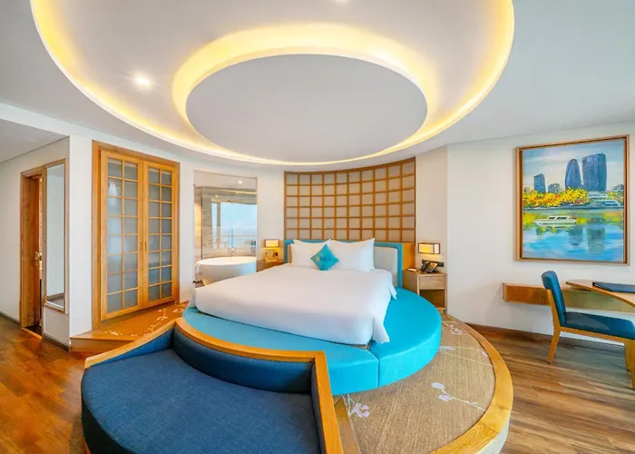 Hotel nahe College: Sala Danang Beach Hotel