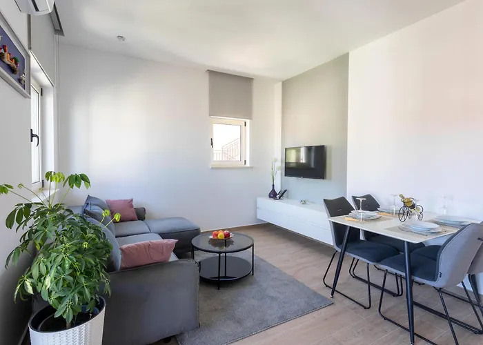 Apartments Jakic 1