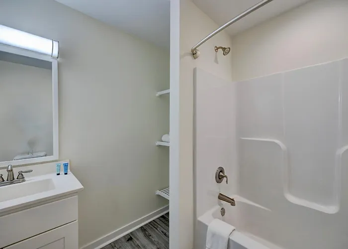 3005 Queen Suite, 3Rd Floor Surfside