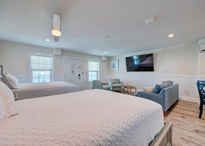 3003 Queen Suite, 3Rd Floor Cove