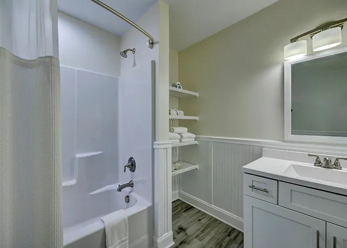 3006 Queen Suite, 3Rd Floor Cove