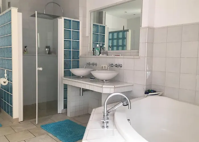 Schönste Lage am Rhein in unmittelbarer Stadtnähe, B&B