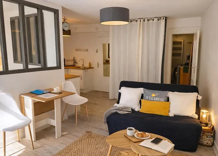 L'Oasis Marin meublé, lumineux et cosy à 1min à pied du marché dans l'hyper centre de La Rochelle avec TV et Wifi