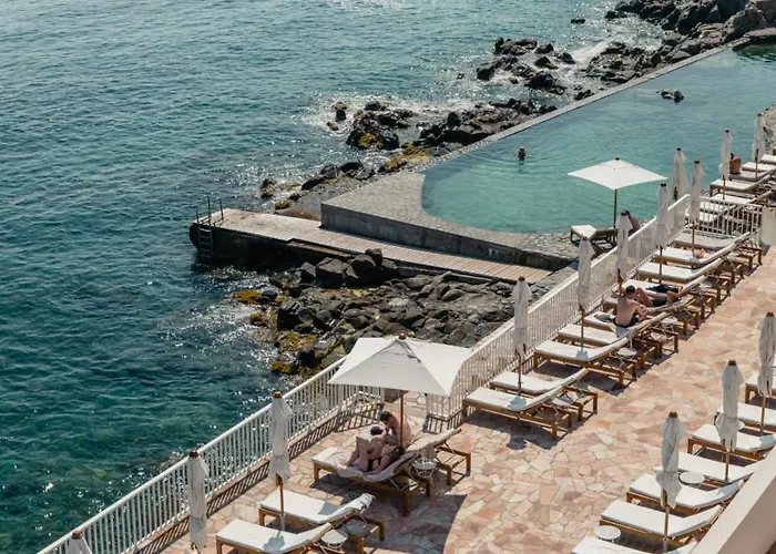 Les Roches Rouges, A Beaumier Hotel
