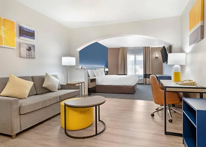 Resort: Comfort Inn & Suites Sacramento - University Area