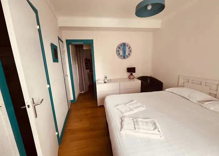 Le Crist'Al, hôtel et restaurant, partiellement climatisé, en front de mer et centre ville