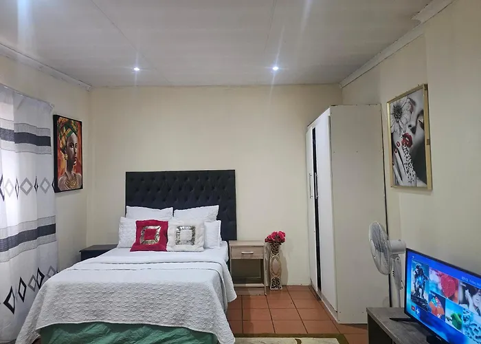 Pet Friendly hotel: Jakaranda B&B