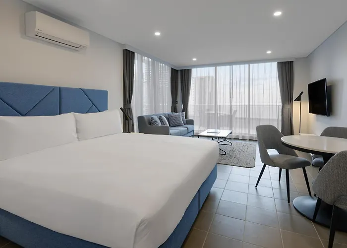 5 star hotel: Meriton Suites Broadbeach