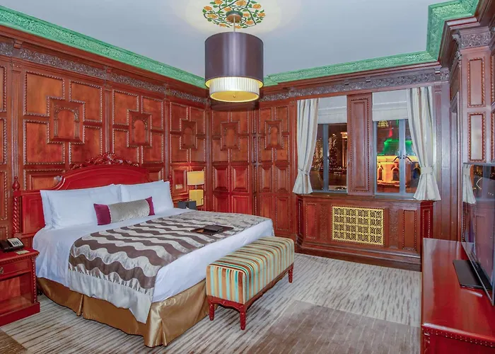 Jacuzzi hotel: Fairmont Peace Hotel On The Bund