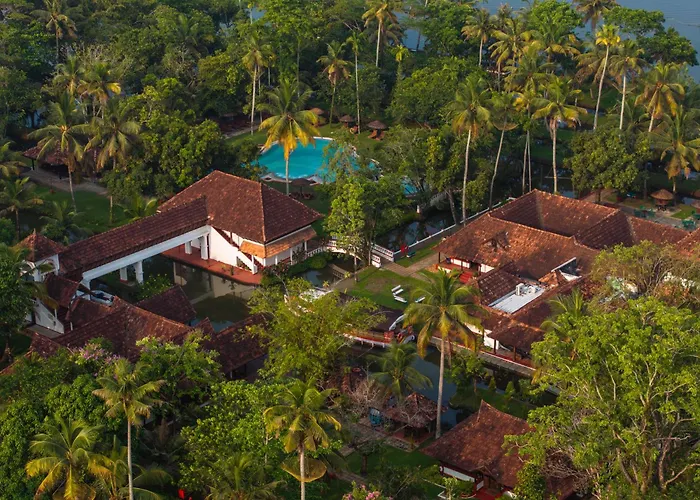 Resort: Coconut Lagoon Kumarakom - A Cgh Earth Experience