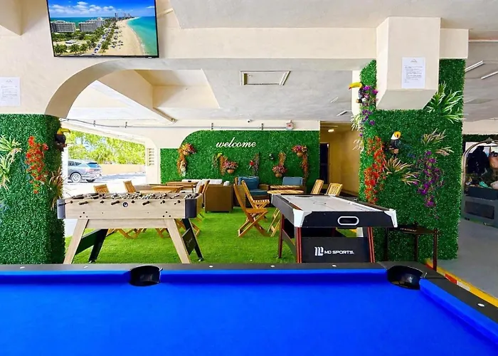 Hotel met zwembad: Ocean Beach Palace