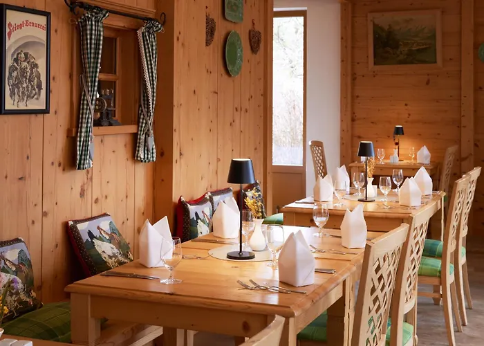 Hotel with pool: Das Alpenhaus Kaprun