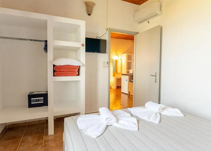 Beach hotel: Metaxatos Apartments