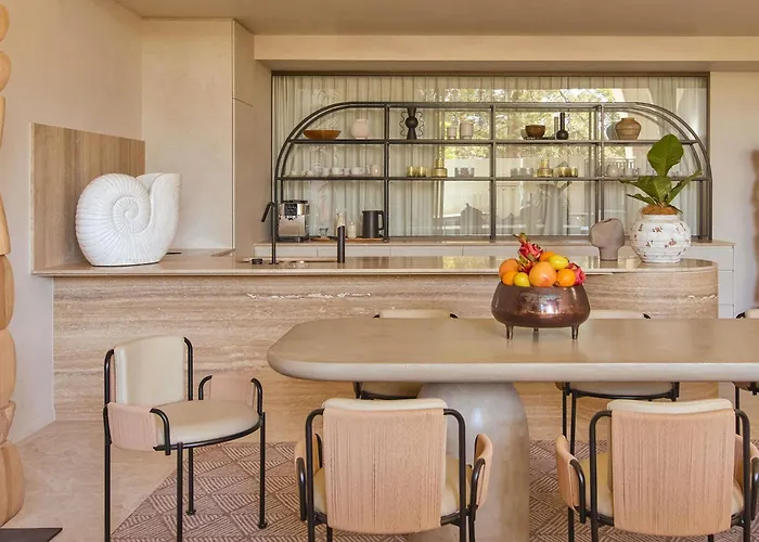 Hotels with pool Mondrian Gold Coast