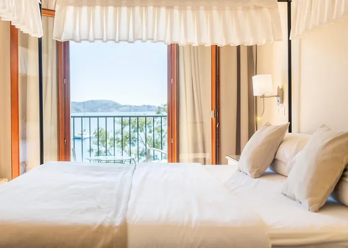 Central hotel: Hotel Cala Fornells