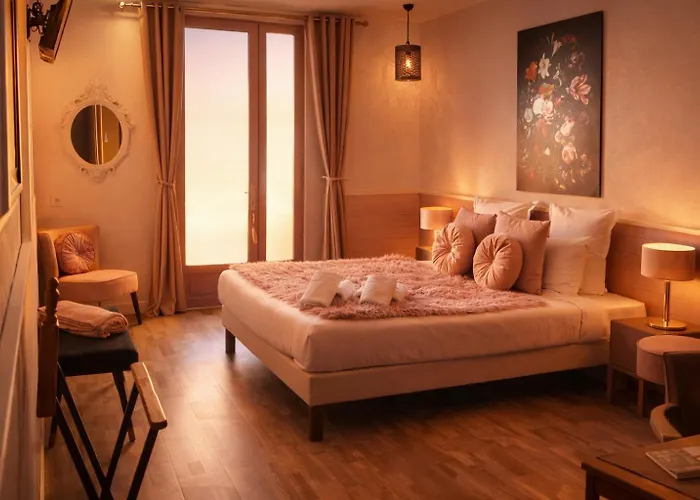Hotel Bien-Etre Aux Cypres De Marquay-Calme Et Elegance-Laissez-Vous Porter Par Une Ambiance Chaleureuse Ou Chaque Instant Compte-Decouvrez Un Havre De Paix Ou Nature Et Confort Se Marient Pour Vous Offrir Une Experience Unique- Reservez Des Aujourd'