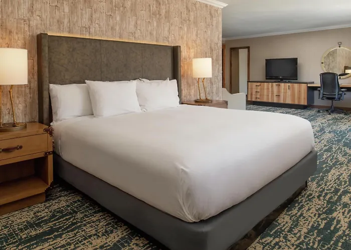 Central hotel: Doubletree By Hilton Missoula Edgewater