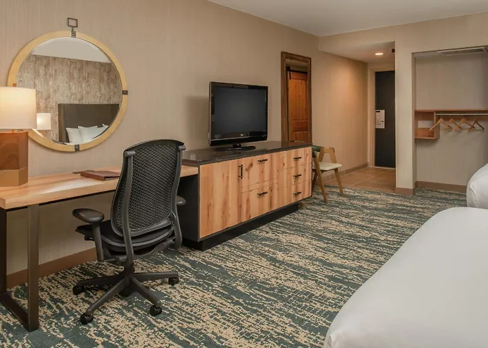Central hotel: Doubletree By Hilton Missoula Edgewater