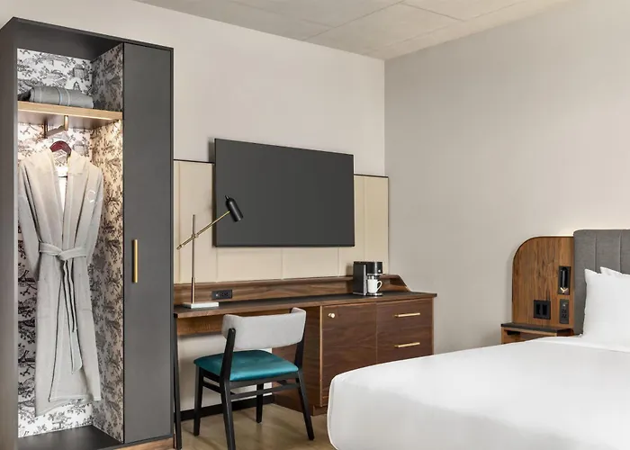  Hyatt Centric Montreal