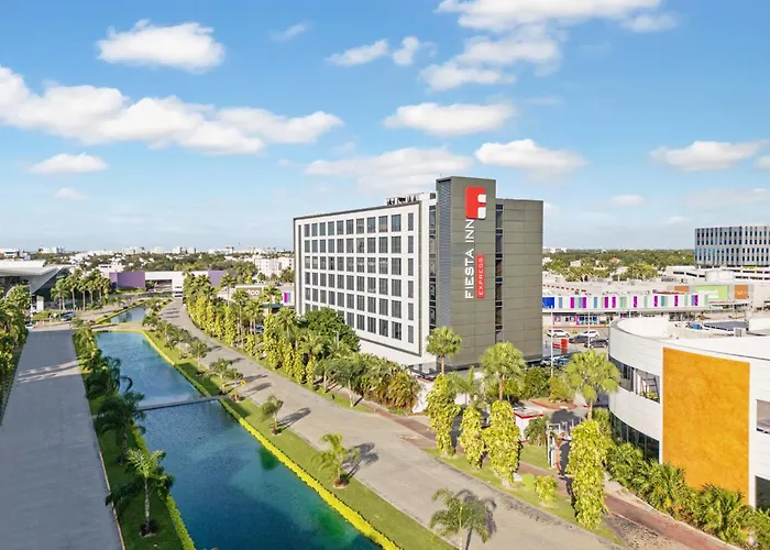 Fiesta Inn Express Cancún Cumbres