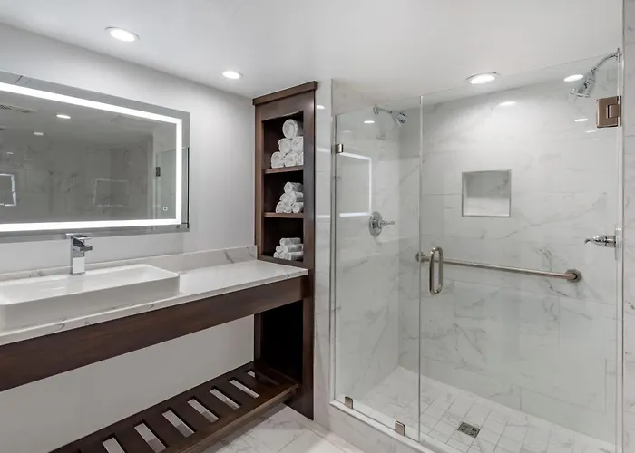 Coastal Hotel & Suites Virginia Beach - Oceanfront