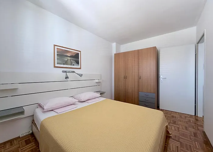 Apartments And Rooms Mofardin