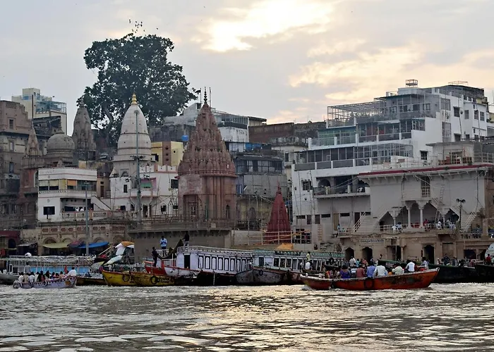 Guests house Sandhya Guest House Varanasi Near Ganga River