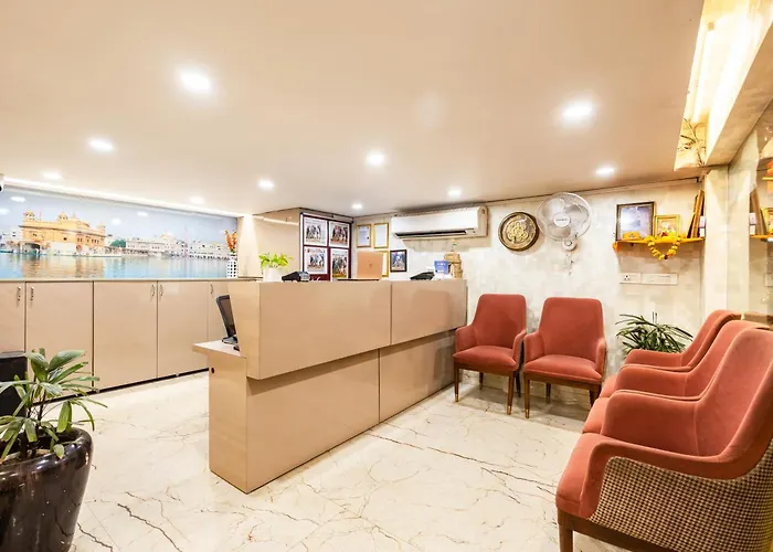 Picasso Prive Naraina Delhi - Couple Friendly Local Ids Accepted