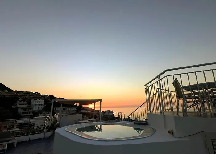 Bue Marino Hotel & Rooftop Bar