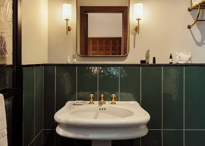 Hoxton, Rome
