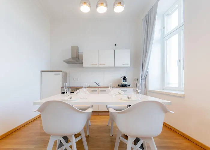 Luga Homes - Stadthaus