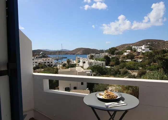 Armadoros Hotel / Ios Backpackers