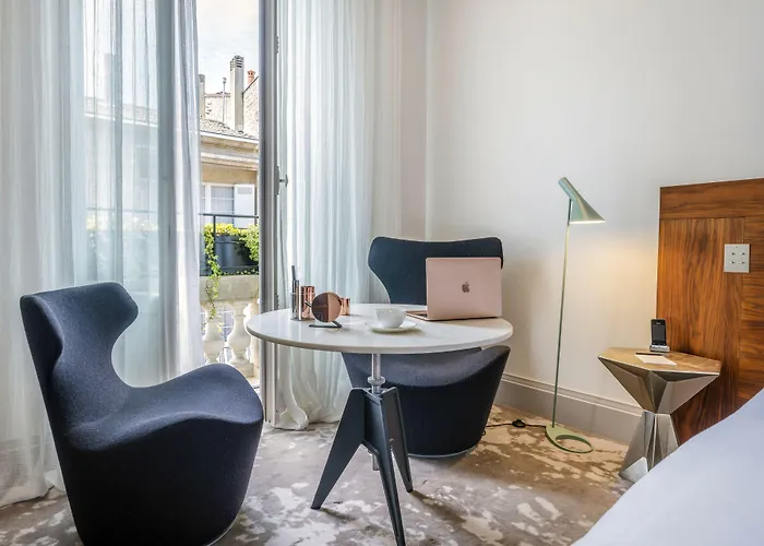 Yndo Hotel