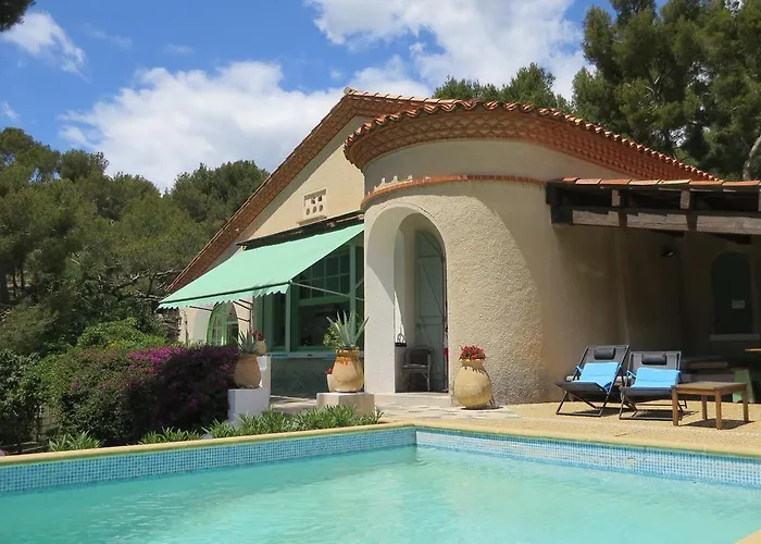 Cassis Hostel