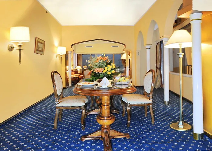 Hotel: Shepheard Hotel