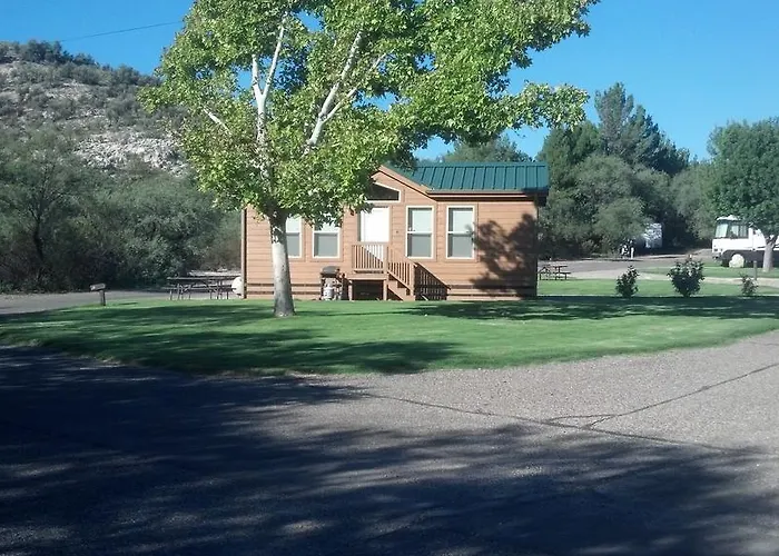 Verde Valley Lawn Cottage 10